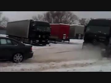 雪道で立ち往生した大型トラックをレガシィ１台で救出 Nicozon