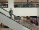 コント的なおもしろCM ： 壊れたエスカレーター