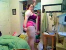 下着姿のブロンド美女による健康ダンス