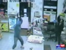 棒（強盗） VS ハンマー（店員）