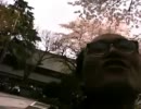 カツヒコ　桜が満開の靖国神社にて　「同期の桜」を熱唱