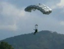 自衛隊　空挺降下