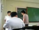 中国での授業風景：なんか生徒叩きまくっとる…