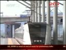 中国 埋めた車両を掘り出す中、高速鉄道は無理やり再開運転続行中