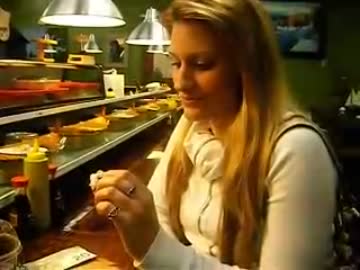 日本食に初挑戦する海外の方々。