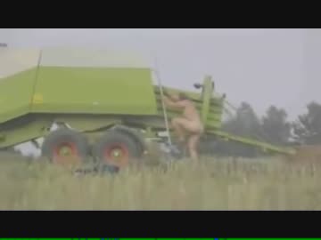 全裸で飛び込むアホなオッサン