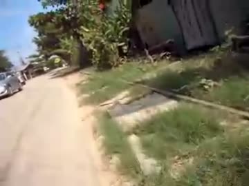 まるで廃線跡ですが、、、、歩いてみた