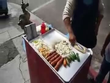 最悪のスラム街へホットドッグを買いに行く。