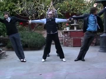 アメリカ人に　「スイートマジック」　を踊らせてみた