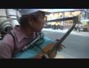 ベトナムの盲人ストリートミュージシャン(A blind guitarist/singer plays in Mui Ne)