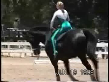 少女が馬に乗ってエロいポーズをする「軽乗」というスポーツ