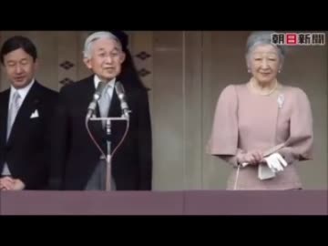 陛下の後ろを通る雅子さんに注目