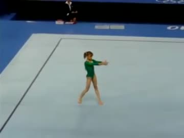 ヴィクトリア・コモア　１５歳