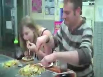 日本へ広島焼きを食べに来ました。