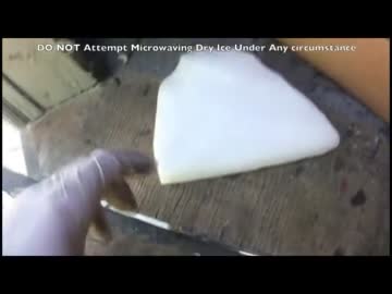 ドライアイスをレンジで温めてみた