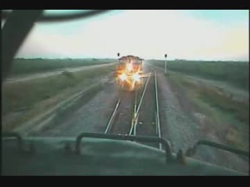 列車同士が正面衝突