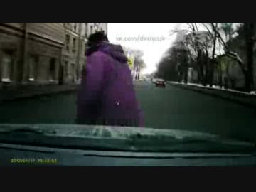 無謀な道路横断するおばちゃんを撥ねてしまった