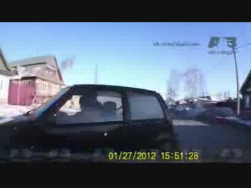 左から追い越そうとしたら左へハンドルを切った前のクルマと衝突