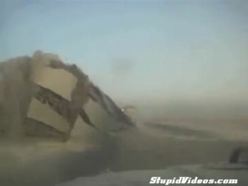 道路が突然盛り上がった
