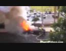 自動車火災を消火中に大爆発