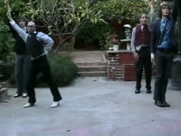 アメリカ人に 『ゴーゴー幽霊船』 を踊らせてみた