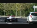 公道で一般車とフォーミュラカーGP