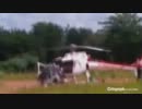 振動で離陸すら出来ずに分解するヘリ