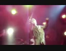 Beady Eye - マイクをしばくリアム