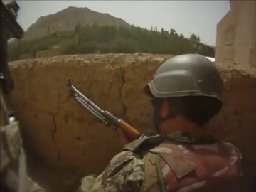 軽機関銃手のヘルメットカメラが捉えた銃撃戦　アフガン　２