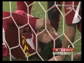 サッカーなでしこ韓国選手に蹴られ近賀の顔が酷い事に.avi