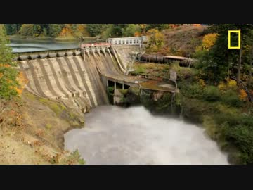 海外のダムの放流シーン
