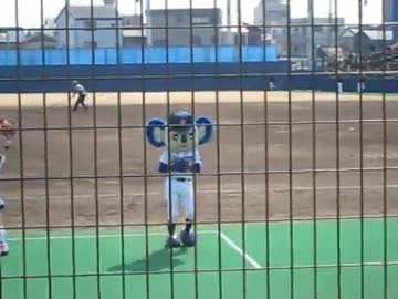 20120320　ナゴヤ球場ファーム開幕戦　6回グランド整備中のドアラさん。