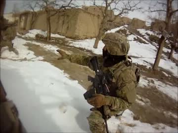 軽機関銃手のヘルメットカメラが捉えた銃撃戦　アフガン　４