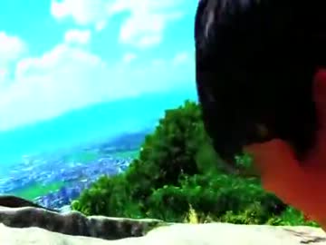 プッカン山冬季単独無酸素登頂の栗城史多氏の真似をしながら登る小学生