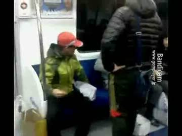 韓国　電車内でタバコを吸おうとした女性を注意すると・・・