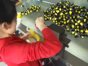 もの凄いスピードで仕事をこなす女性