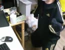 掃除中に踊るEMIさん 2011.12.8