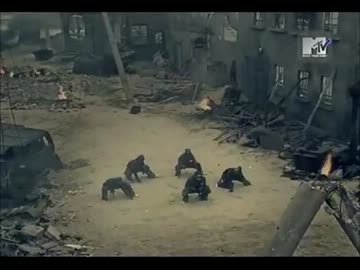 原爆ドーム前でウンコをする反日南朝鮮人がロート製薬のCMに出演