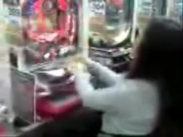 パチンコ　恐怖！超連打ババァ出現の巻