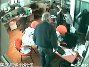 クールなオフィスで起きたハプニング