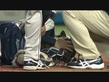 強烈なスイング後のバットが オリックス伊藤の側頭部直撃　4/12