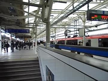 20120407　昼13時でも忙しい横浜駅【横須賀線ホーム】