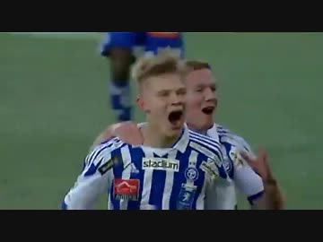 僅か3分足らずでハットトリックを達成する17歳のストライカー