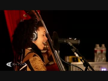 Esperanza Spalding performing - Smile Like That