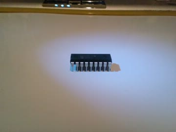 PIC16F88を斜め上からなめ回す動画