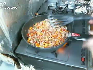 キーマカレーを作りながら雑談する石川典行 2/4