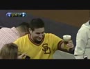 【MLB】 ビールでファールボールをキャッチするファン