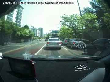 韓国で事故、ヒュンダイ車が急発進か