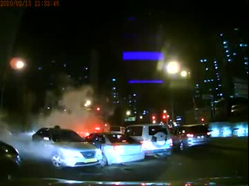 韓国で事故、ヒュンダイ車が急発進か