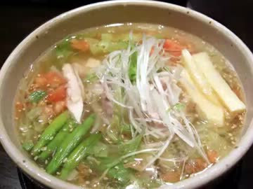 女性にやさしいサラダ麺
